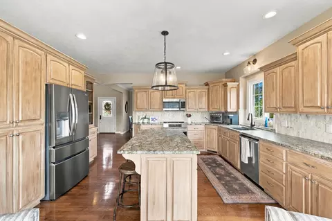 Kitchen - 3826 E Fox Grape Rd, Springfield, MO 65809 photo 5 of 7