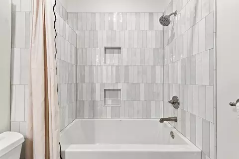 Bath - 3826 E Fox Grape Rd, Springfield, MO 65809 photo 6 of 8