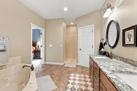 Bath - 3826 E Fox Grape Rd, Springfield, MO 65809 photo 2 of 8