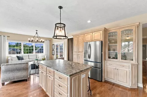 Kitchen - 3826 E Fox Grape Rd, Springfield, MO 65809 photo 2 of 7
