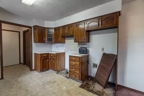 Kitchen - 1857 N Owen Rd, Nixa, MO 65714 photo 3 of 4