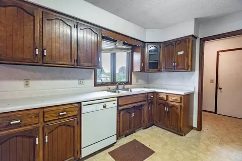 Kitchen - 1857 N Owen Rd, Nixa, MO 65714 photo 2 of 4