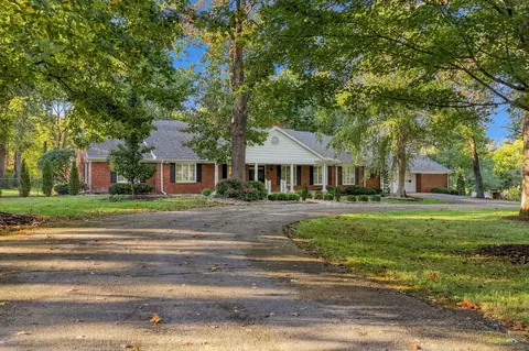 914 W Summit St, Bolivar, MO 65613