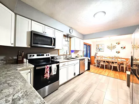 Kitchen - 1962 S Newton Ave, Springfield, MO 65807 photo 2 of 3