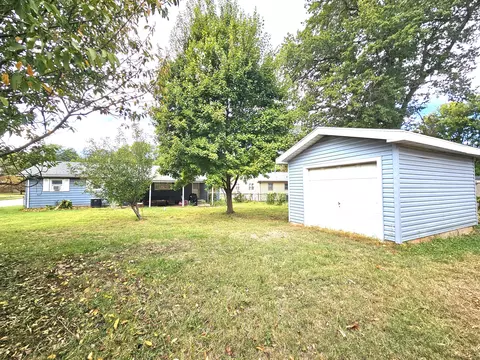 Exterior - 1962 S Newton Ave, Springfield, MO 65807 photo 9 of 12
