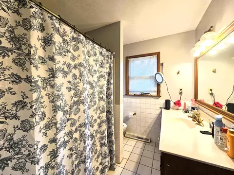 Bath - 1962 S Newton Ave, Springfield, MO 65807 photo 1 of 1