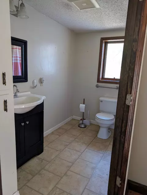 Bath - 928 State Hwy H, Forsyth, MO 65653 photo 1 of 3