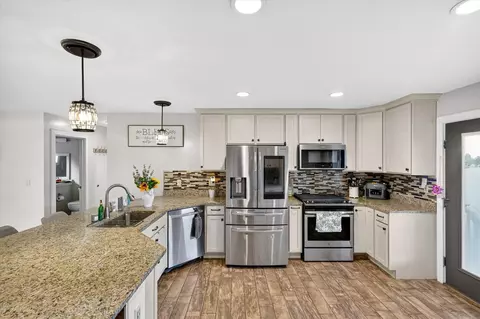 Kitchen - 304 Schupbach Rd, Clever, MO 65631 photo 3 of 5