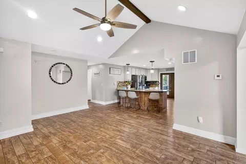 Entry Way - 304 Schupbach Rd, Clever, MO 65631 photo 3 of 5