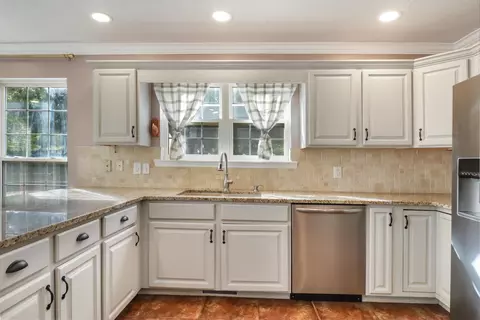 Kitchen - 2542 W Heritage Dr, Ozark, MO 65721 photo 2 of 3