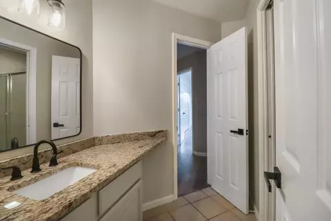 Bath - 2542 W Heritage Dr, Ozark, MO 65721 photo 5 of 8