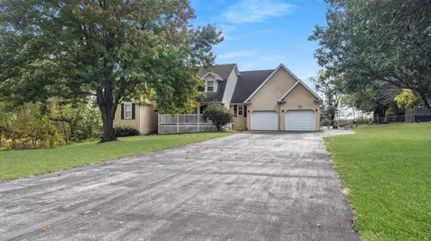 Exterior - 2542 W Heritage Dr, Ozark, MO 65721 photo 4 of 14