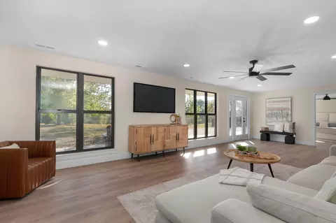Living - 2272 Riverdale Rd, Ozark, MO 65721 photo 5 of 7