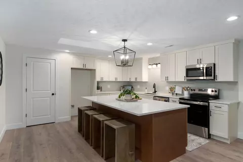 Kitchen - 2272 Riverdale Rd, Ozark, MO 65721 photo 2 of 3