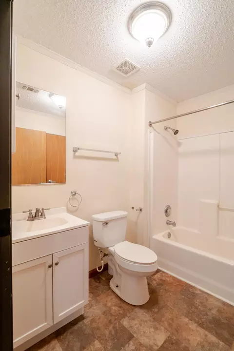 Bath - 3715 Farm Road 2190, Exeter, MO 65647 photo 3 of 4