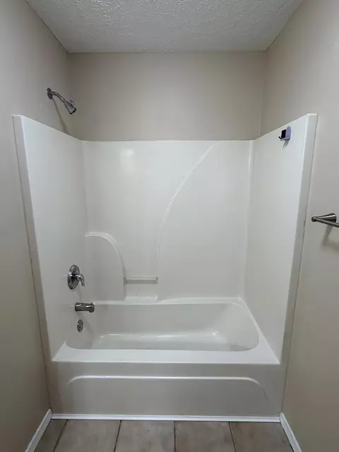 Bath - 4403 W Delmar St, Springfield, MO 65802 photo 2 of 3