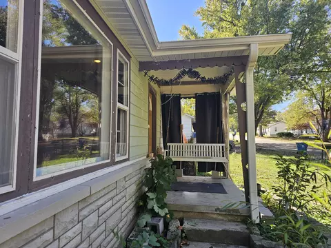 Exterior - 304 S 8th St, Ozark, MO 65721 photo 2 of 3