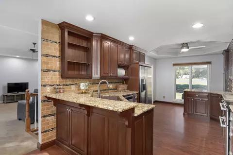 Kitchen - 3502 N Bobwhite Dr, Ozark, MO 65721 photo 4 of 6