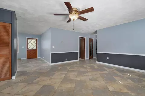 Living - 5744 S Roanoke Ave, Springfield, MO 65810 photo 5 of 6