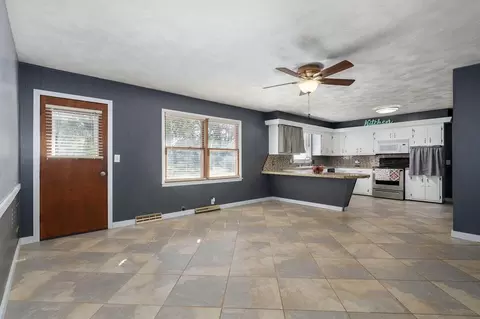 Living - 5744 S Roanoke Ave, Springfield, MO 65810 photo 6 of 6