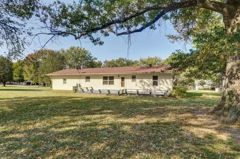 Exterior - 5744 S Roanoke Ave, Springfield, MO 65810 photo 3 of 7