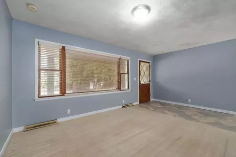 Living - 5744 S Roanoke Ave, Springfield, MO 65810 photo 3 of 6