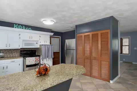 Kitchen - 5744 S Roanoke Ave, Springfield, MO 65810 photo 2 of 2