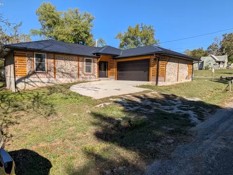 613 E Main St, Humansville, MO 65674