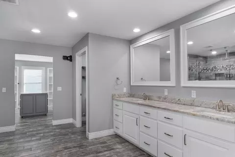 Bath - 681 Headwaters Dr, Marshfield, MO 65706 photo 1 of 6
