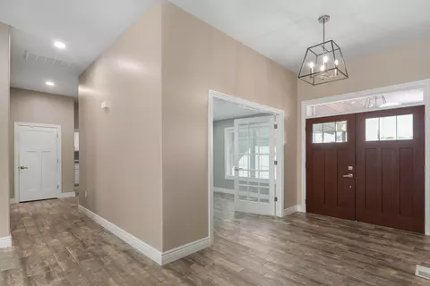 Entry Way - 681 Headwaters Dr, Marshfield, MO 65706 photo 1 of 3