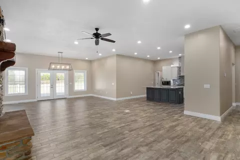 Living - 681 Headwaters Dr, Marshfield, MO 65706 photo 5 of 7