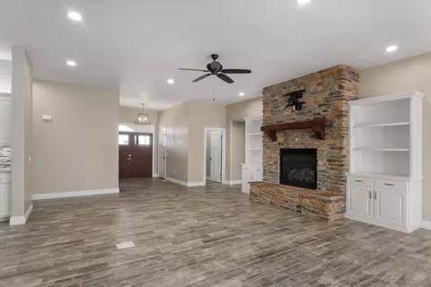 Living - 681 Headwaters Dr, Marshfield, MO 65706 photo 4 of 7