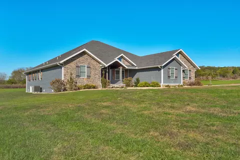 Exterior - 681 Headwaters Dr, Marshfield, MO 65706 photo 5 of 11