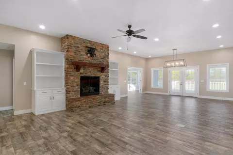 Living - 681 Headwaters Dr, Marshfield, MO 65706 photo 3 of 7