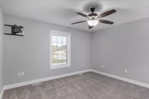 Bedroom - 681 Headwaters Dr, Marshfield, MO 65706 photo 2 of 4