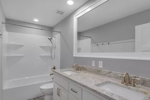 Bath - 681 Headwaters Dr, Marshfield, MO 65706 photo 5 of 6