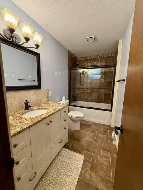 Bath - 27157 Walnut Dr, Eagle Rock, MO 65641 photo 1 of 1