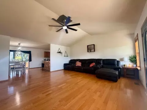 Living - 612 Michael Stihl Rd, Mountain View, MO 65548 photo 1 of 3