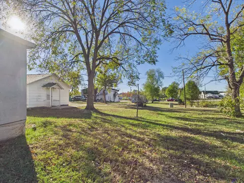 Exterior - 809 Cherry St #1, Cabool, MO 65689 photo 5 of 11