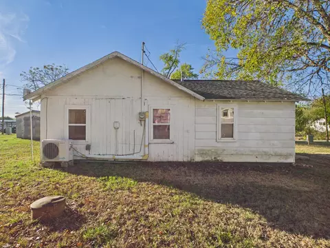 Exterior - 809 Cherry St #1, Cabool, MO 65689 photo 9 of 11