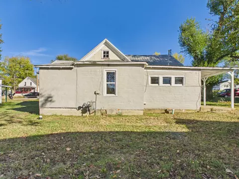 Exterior - 809 Cherry St #1, Cabool, MO 65689 photo 3 of 11