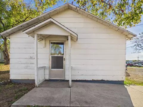 Exterior - 809 Cherry St #1, Cabool, MO 65689 photo 8 of 11