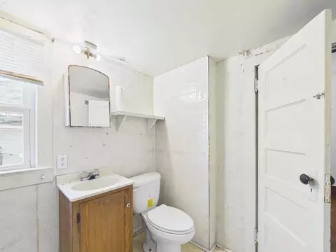 Bath - 809 Cherry St #1, Cabool, MO 65689 photo 3 of 4