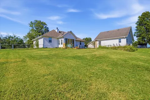 Exterior - 2246 Eagles Ln, Nixa, MO 65714 photo 7 of 10