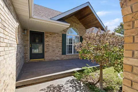 Exterior - 2246 Eagles Ln, Nixa, MO 65714 photo 2 of 10