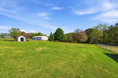 Exterior - 2246 Eagles Ln, Nixa, MO 65714 photo 8 of 10