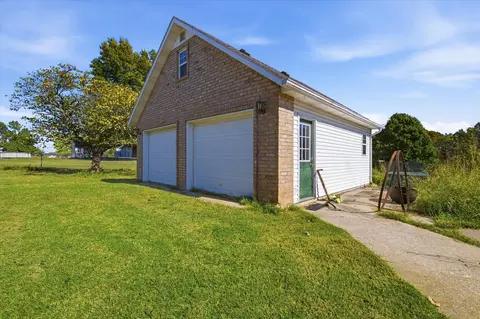 Exterior - 2246 Eagles Ln, Nixa, MO 65714 photo 4 of 10