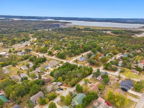 220 Elizabeth Dr, Branson, MO 65616 photo 2