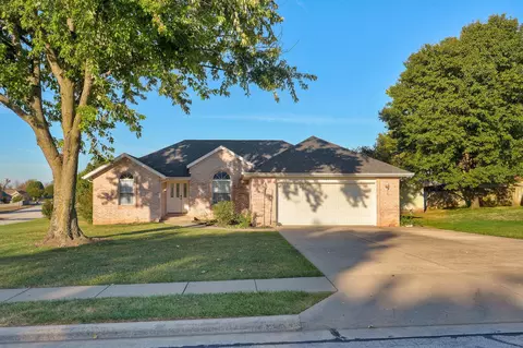 Exterior - 501 Sarah Ct, Willard, MO 65781 photo 2 of 10