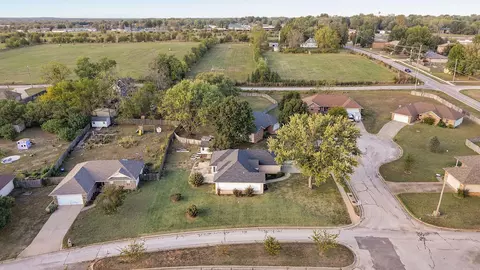 View/Area - 501 Sarah Ct, Willard, MO 65781 photo 2 of 4